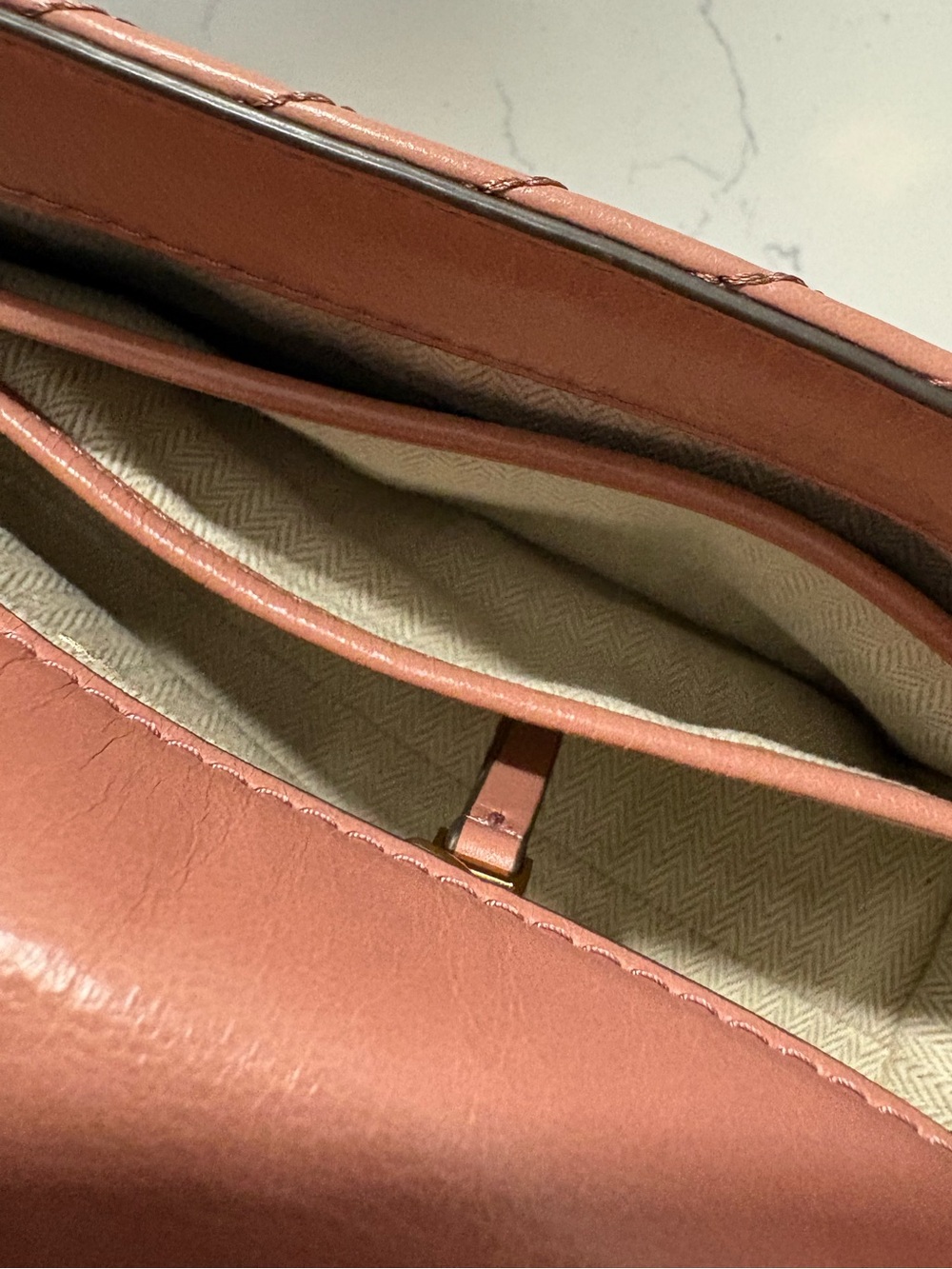 EUC Tory Burch LG Kira in distressed leather - Picture 12 of 15